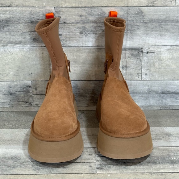 UGG Classic Dipper Boots in Chestnut - Size - 9 .US - Picture 2 of 9